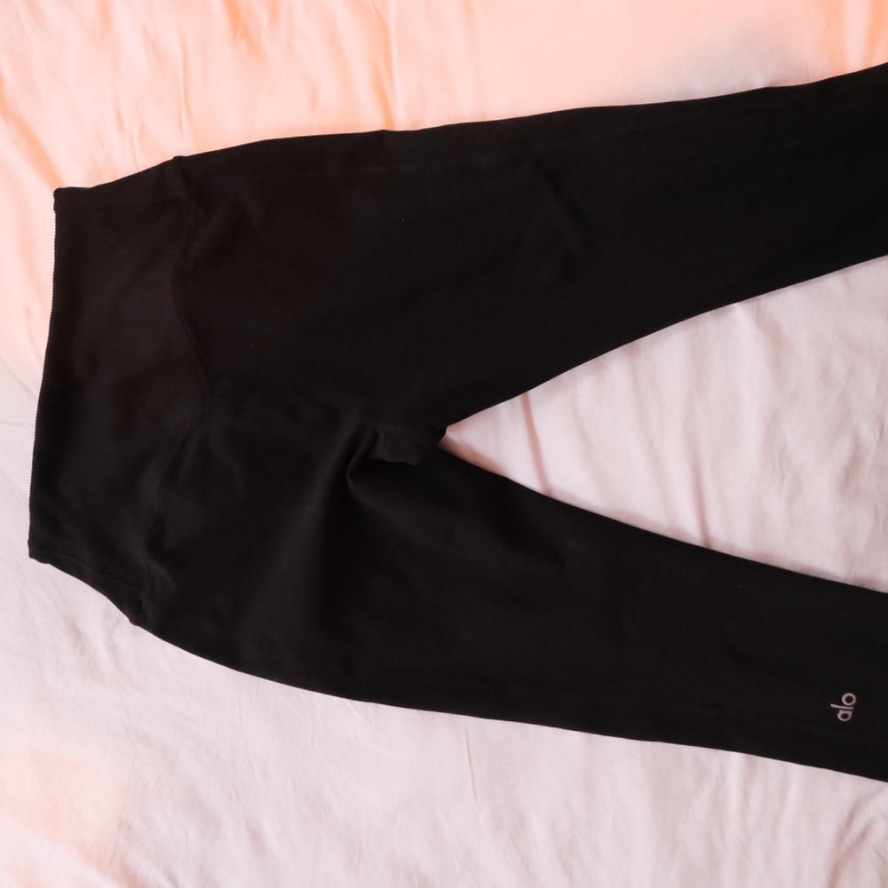 ALO Yoga Classic Black Leggings - Picture 8 of 8